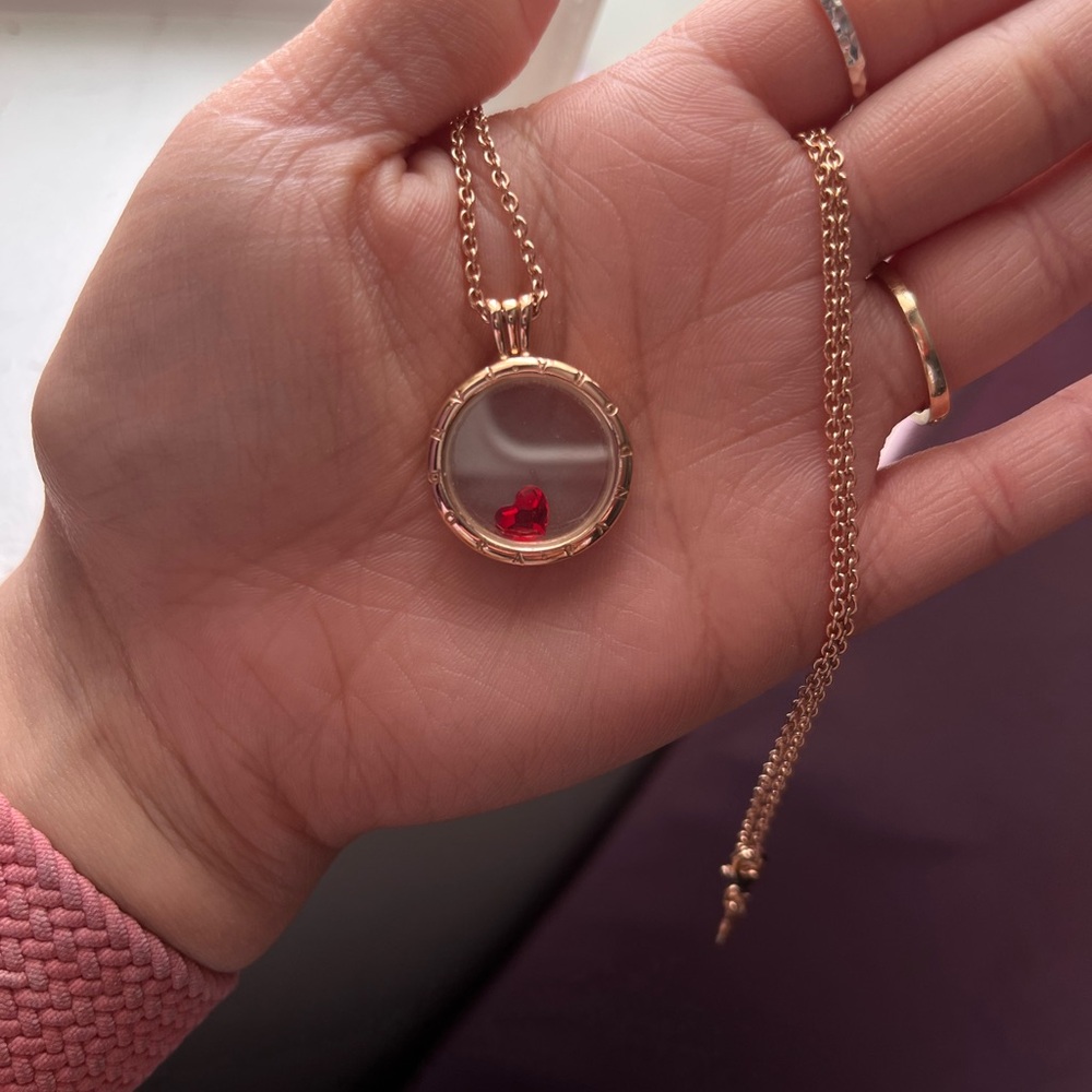 Elegant Gold Necklace with Red Heart Pendant